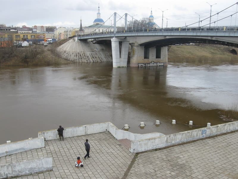 Уровень воды в реке смоленск. Набережная Смоленск 2022. Смоленск набережная Днепра. Затопленная набережная Смоленск. Днепр разлив Смоленск набережная.