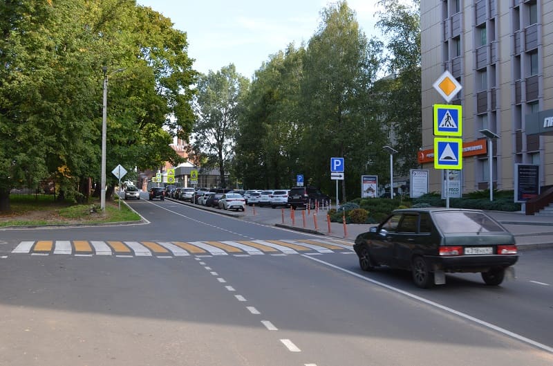 В Смоленске ремонтируют дороги, ведущие к медучреждениям
