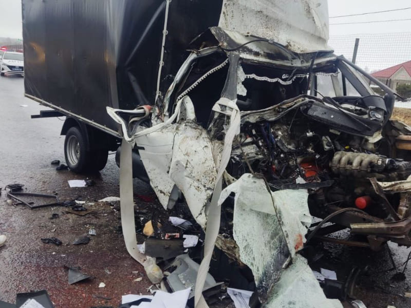 В Смоленской области пассажир «Газели» погиб в аварии с фурой