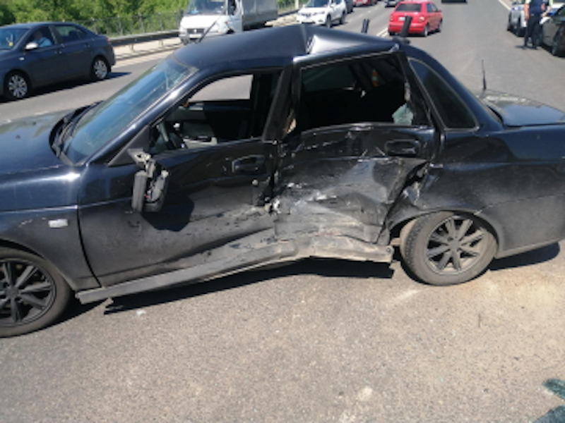 В Смоленске водитель пострадал в четверном ДТП