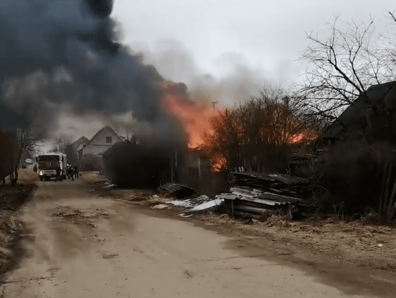 Соцсети: в смоленском райцентре мужчина погиб в пожаре