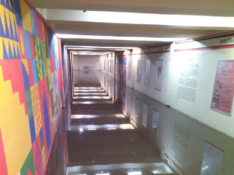 В центре Смоленска затопило подземный переход