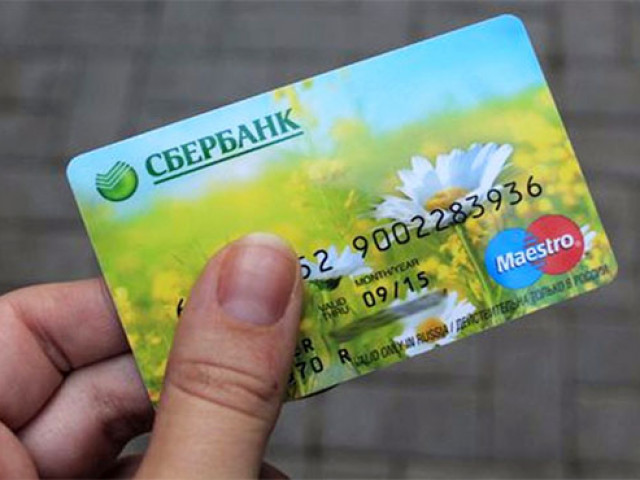 В Смоленской области каждый второй работающий получает зарплату на карту Сбербанка 