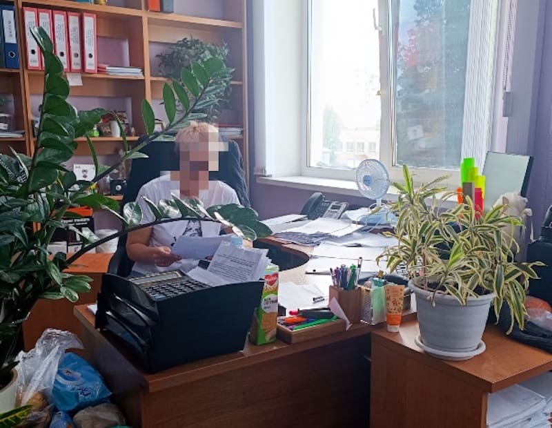 В Смоленске сотрудники ФСБ задержали сотрудницу налоговой за получение взятки