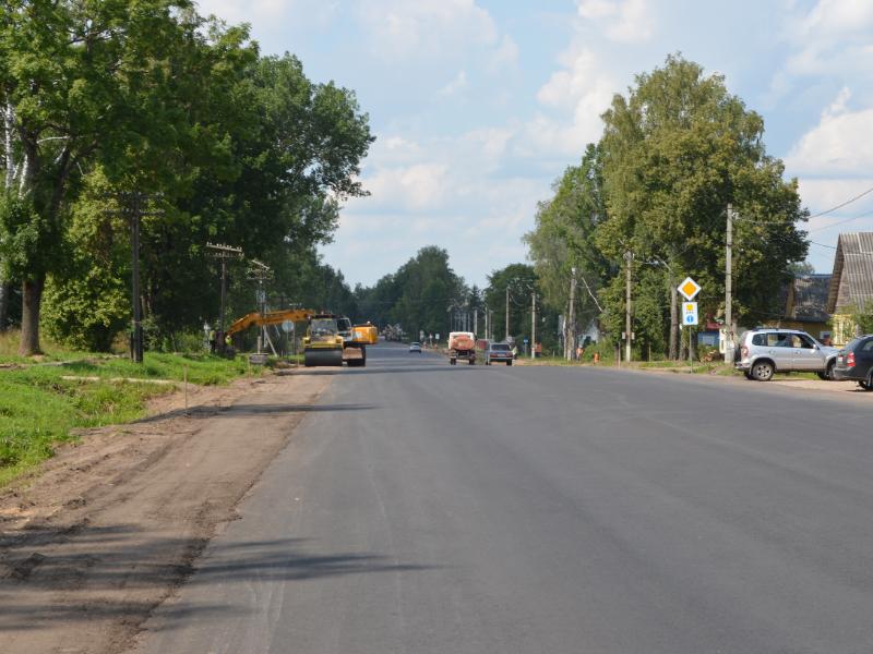 В смоленском райцентре продолжится ремонт центральной дороги