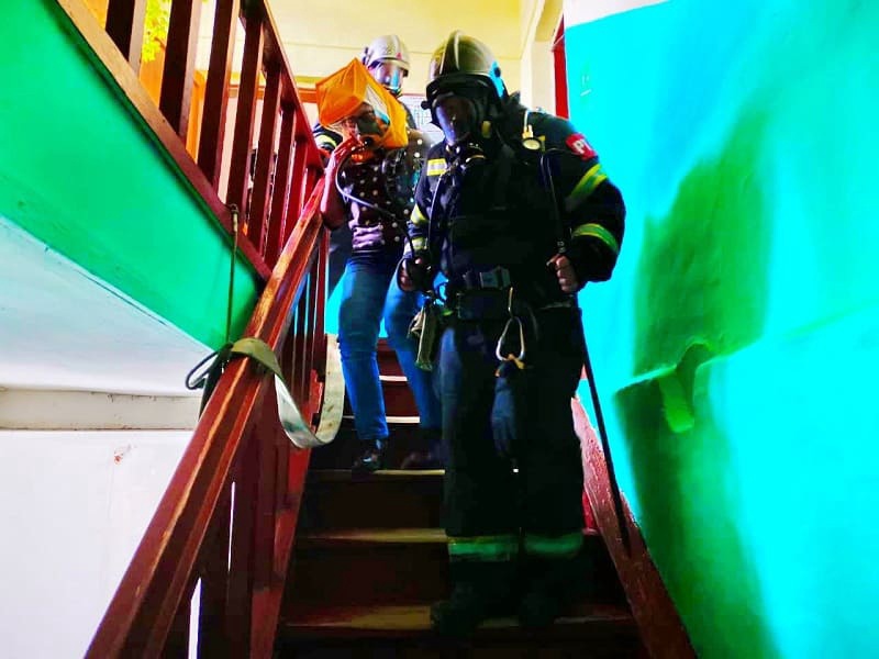 В Смоленске пожарные эвакуировали 8 человек из задымленной пятиэтажки