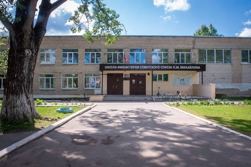 Василий Анохин: Холм-Жирковскую школу включат в федеральную программу по капремонту