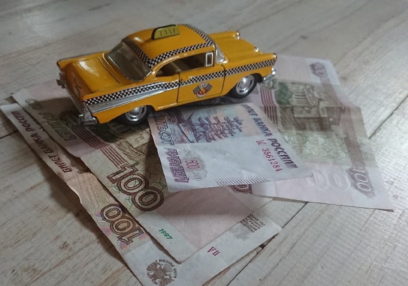 Под предлогом оплаты мошенник «нагрел» смоленского таксиста на 37 тыс. рублей