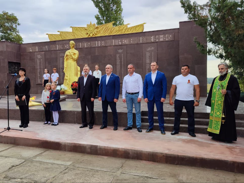 Сергей Неверов побывал на открытии мемориала в подшефном Смоленской области районе ДНР