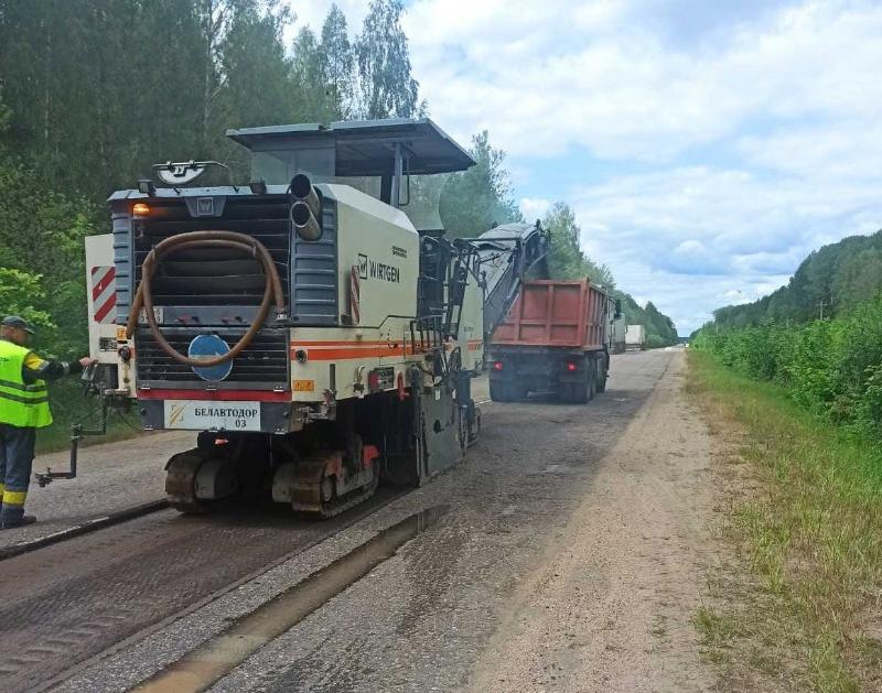 В Смоленской области продолжается ремонт дороги "Ольша-Велиж-Усвяты-Невель"
