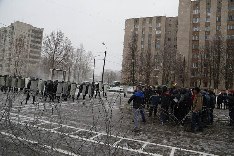 Смоленская полиция провела учения по ликвидации массовых беспорядков