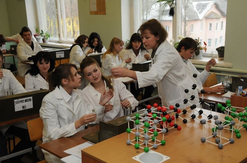 «Дорогобуж» поощрит лучших учителей химии и физики Дорогобужского района Смоленской области