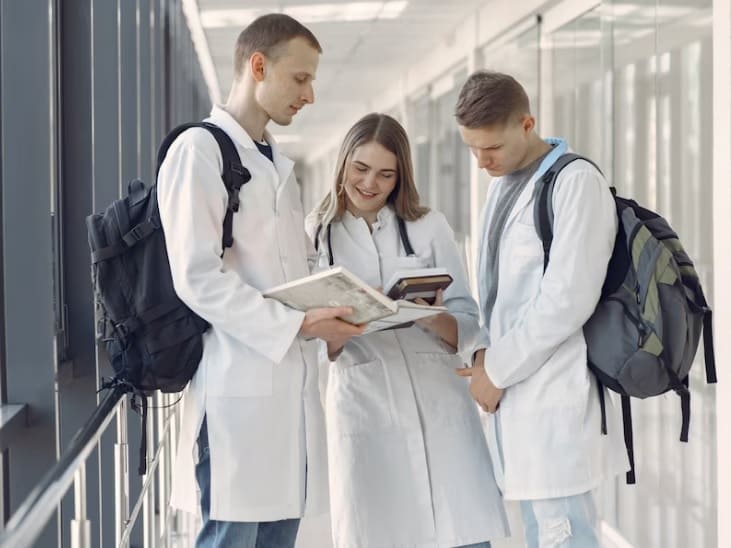 Смоленские студенты-медики смогут найти работу за один день