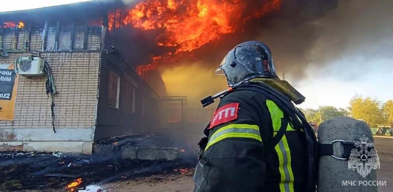 В деревне Лубня Смоленского района загорелось кафе