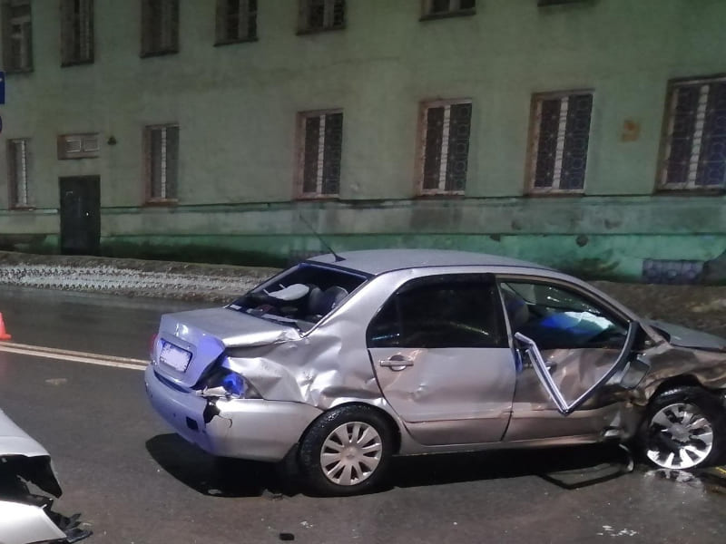 Появились подробности жесткого ДТП с тремя пострадавшими на выезде из Смоленска