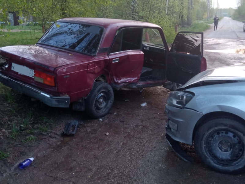 В Смоленской области два пассажира пострадали в ДТП на перекрестке