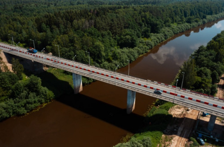 В Смоленской области ремонт моста через Днепр выполнен наполовину
