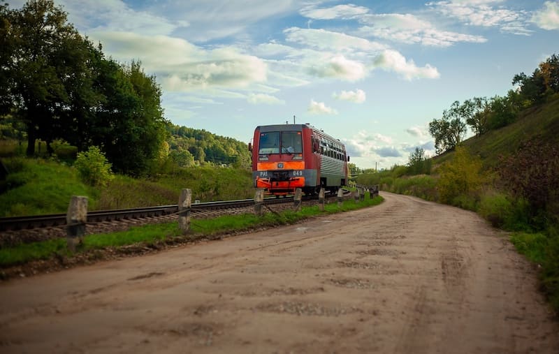У двух пригородных поездов в Смоленской области появилась дополнительная остановка