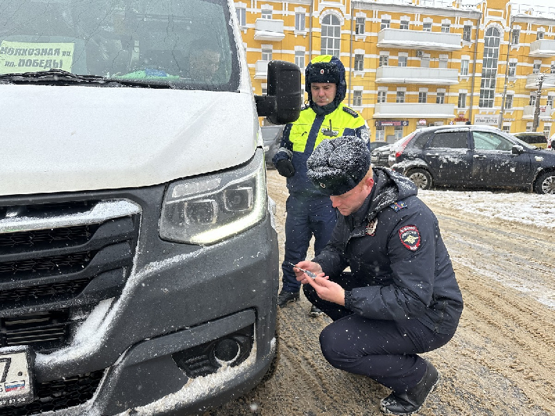 В Смоленске сотрудники Госавтоинспекции проверяют автобусы и маршрутки 