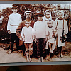 На старой фотографии  семья Захаровых собралась  вокруг отца Никиты Захаровича и матери,  на коленях у которой сидит маленький Василий.