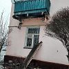 В райцентре Смоленской области в жилом доме отвалился балкон