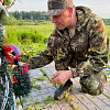 В деревне Смоленского района навели порядок у памятника партизану Володе Куриленко