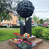 В Смоленске возле «Опаленного цветка» высадили рябиновую аллею