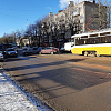 В Смоленске легковушки не поделили трамвайные рельсы