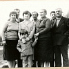 У Викторина Курицына была большая семья: четыре сына и дочь. На этом снимке Викторин Дмитриевич в окружении родных. Самый маленький - внук Женя.