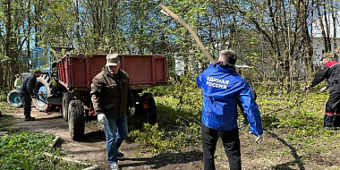 Активисты «Единой России» провели субботники по всей Смоленской области