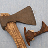 Боевой и рабочий топоры, найденные в Смоленске в XII - XIII веках, внешне практически ничем не отличаются от современных.