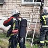 Пожарные спасли из «дымовой ловушки» двух жильцов пятиэтажки в Смоленской области