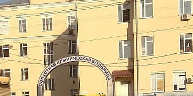 Василий Анохин выделит  средства на ремонт крыши Смоленской областной больницы