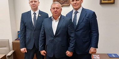Сенатор РФ Артем Малащенков пригласил в Смоленскую область Александра Карелина