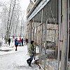 Активисты «ЕР» провели субботник около школы и детской поликлиники в Смоленске