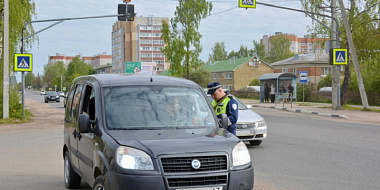 В Смоленском районе водителям пришлось расплатиться  с долгами прямо на дороге
