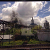 В Смоленске крупный пожар в «ночлежке» угрожает Крестовоздвиженской церкви