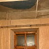 В Смоленске из-за протекающей крыши дома обвалилась штукатурка в квартире