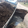 В Смоленской области КамАЗ с грузом провалился в гигантскую дыру 
