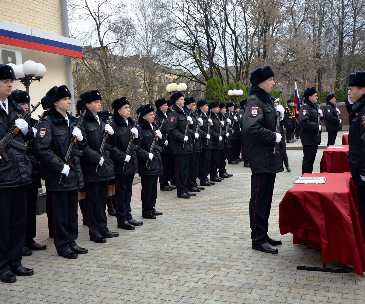 Сайт юридический полицейский колледж. ЮПК Смоленск. Сотрудники полиции в Смоленске. Присяга в полиции в Смоленске. Присяга в полиции в Смоленске 2015 год.