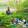 221 мешок мусора и телевизор. Смоленские волонтеры продолжают расчистку берега озера