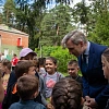 В Смоленске Василий Анохин посетил детский оздоровительный лагерь, где отдыхают дети из ДНР