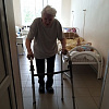 «Самое  страшное позади». Как выхаживают больных коронавирусом стариков из дома  престарелых в Вязьме
